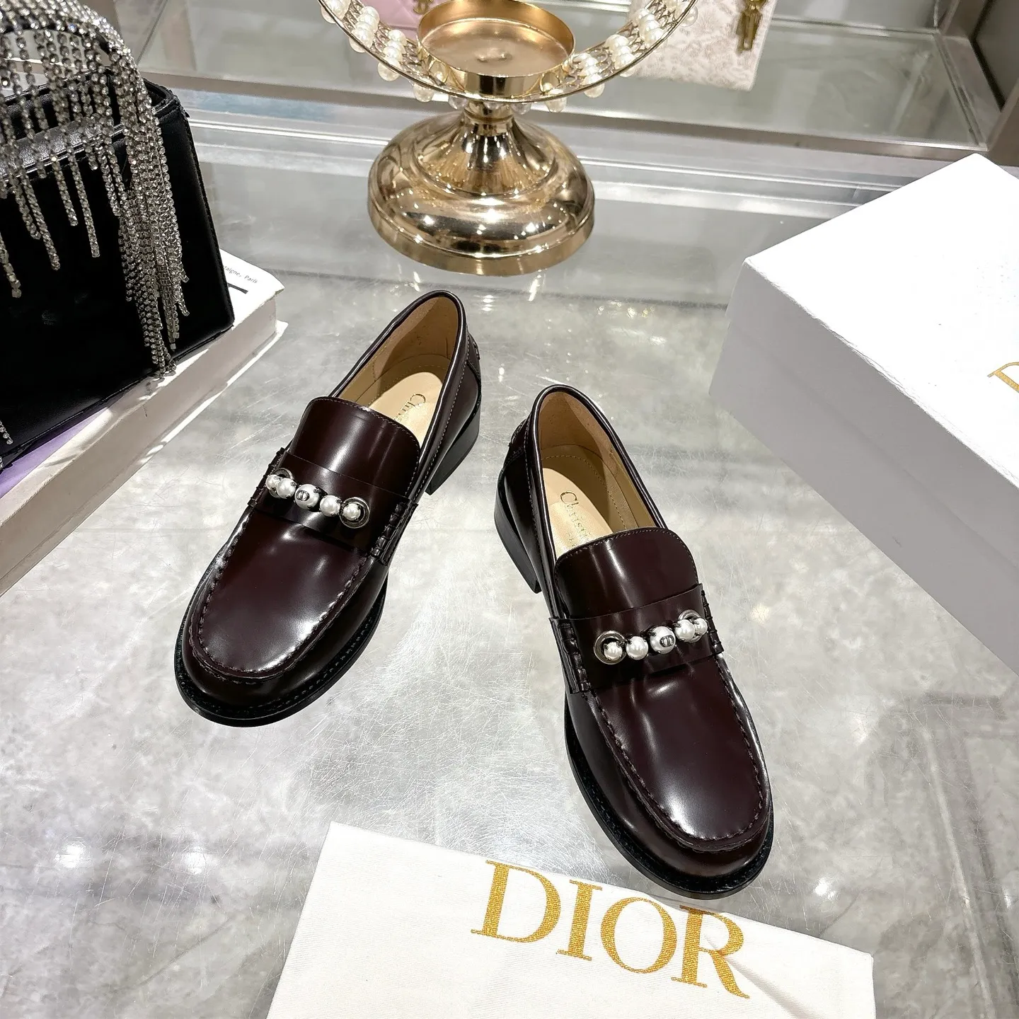 👟👟Ex-factory price 600👟👟 ❤️25 new items, top version ⚠️ The counter features new Miss Dior Street loafers, hard goods 🆕 ❥Purchase level! Full of high-end feel! A favorite among bloggers at home and abroad, it’s retro and fashionable 💎It’s so beautiful on your feet! Mainly recommended models on the official website ▪️Upper: original customized open edge beads ▪️Inner lining: imported sheepskin lining ▪️Outsole: original genuine leather outsole ▪️Heel height: 2.5cm ▪️Shoe size: 35-39 (customized 40 and 41 are not returnable)